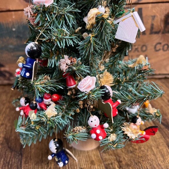 Table-Top Christmas Tree Tiny Wood Ornaments Pink Roses Vintage - Picture 6 of 8